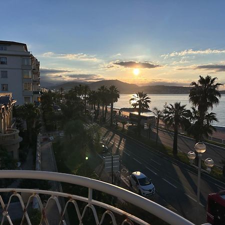 Beach Front, Superbe Appartement Pour 4 Personnes Nice Eksteriør billede