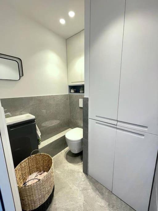 Beach Front, Superbe Appartement Pour 4 Personnes Nice Eksteriør billede