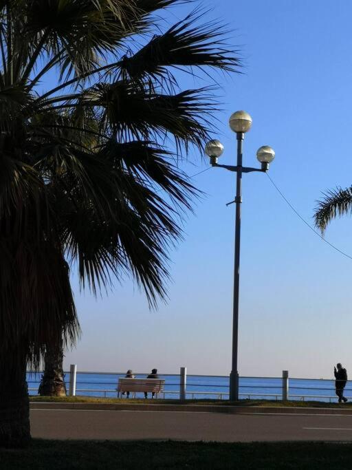 Beach Front, Superbe Appartement Pour 4 Personnes Nice Eksteriør billede