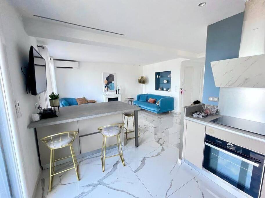 Beach Front, Superbe Appartement Pour 4 Personnes Nice Eksteriør billede