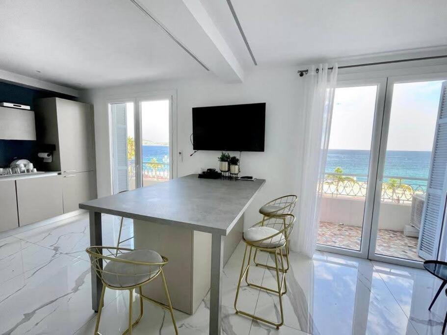 Beach Front, Superbe Appartement Pour 4 Personnes Nice Eksteriør billede