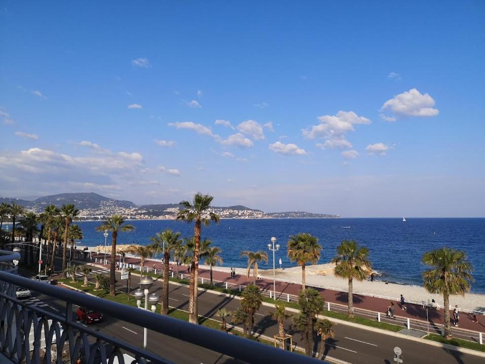 Beach Front, Superbe Appartement Pour 4 Personnes Nice Eksteriør billede
