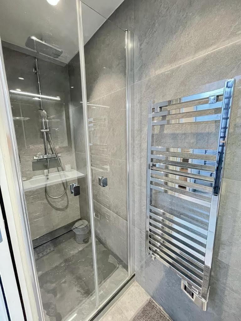 Beach Front, Superbe Appartement Pour 4 Personnes Nice Eksteriør billede