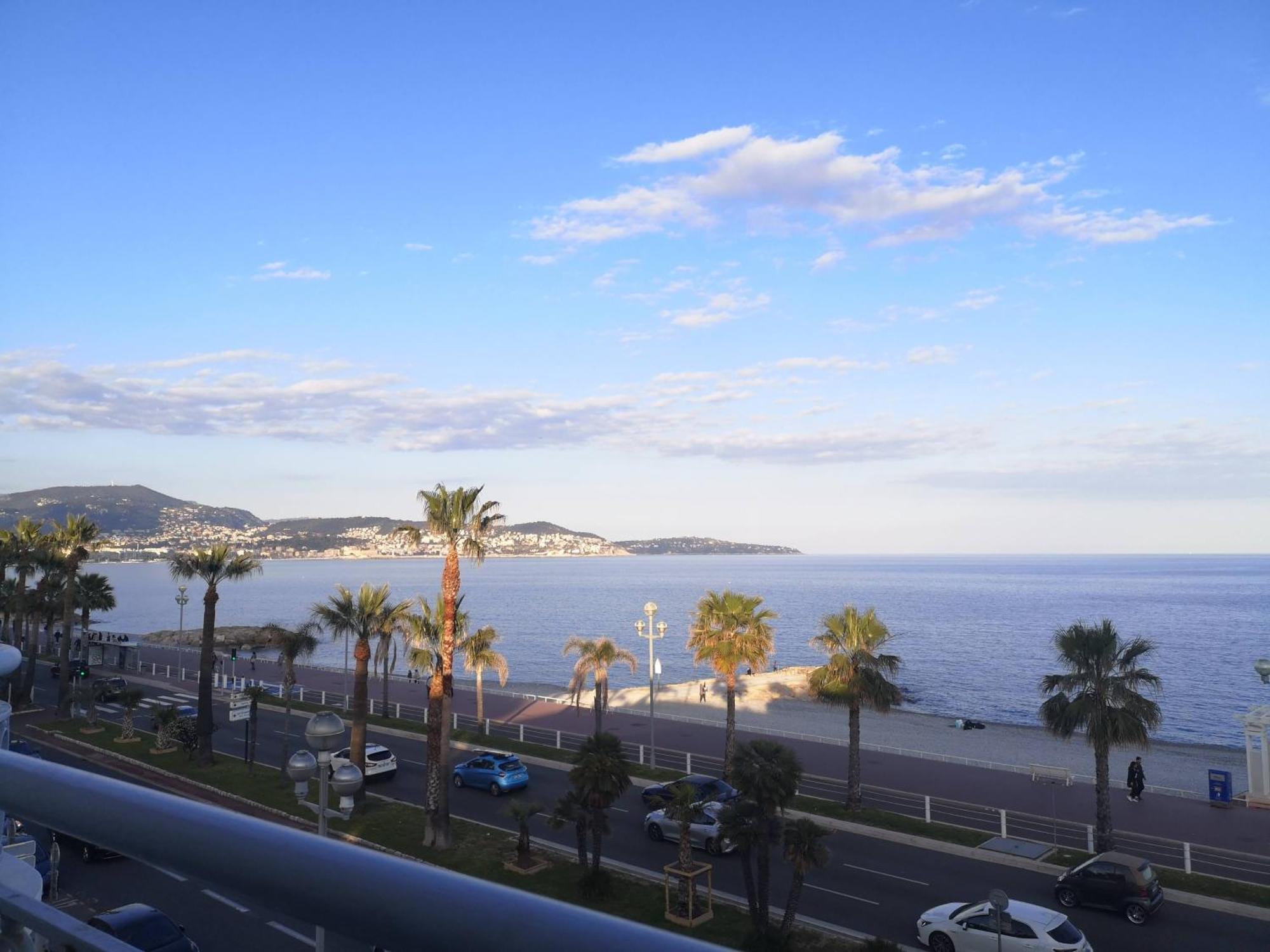 Beach Front, Superbe Appartement Pour 4 Personnes Nice Eksteriør billede