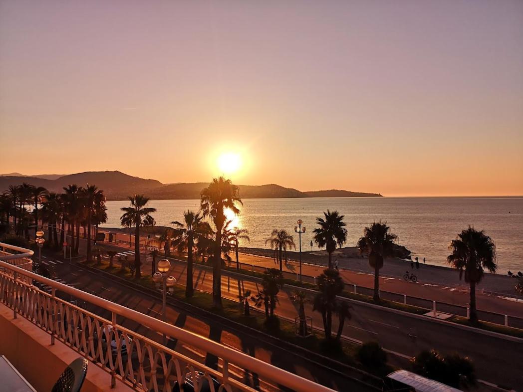 Beach Front, Superbe Appartement Pour 4 Personnes Nice Eksteriør billede