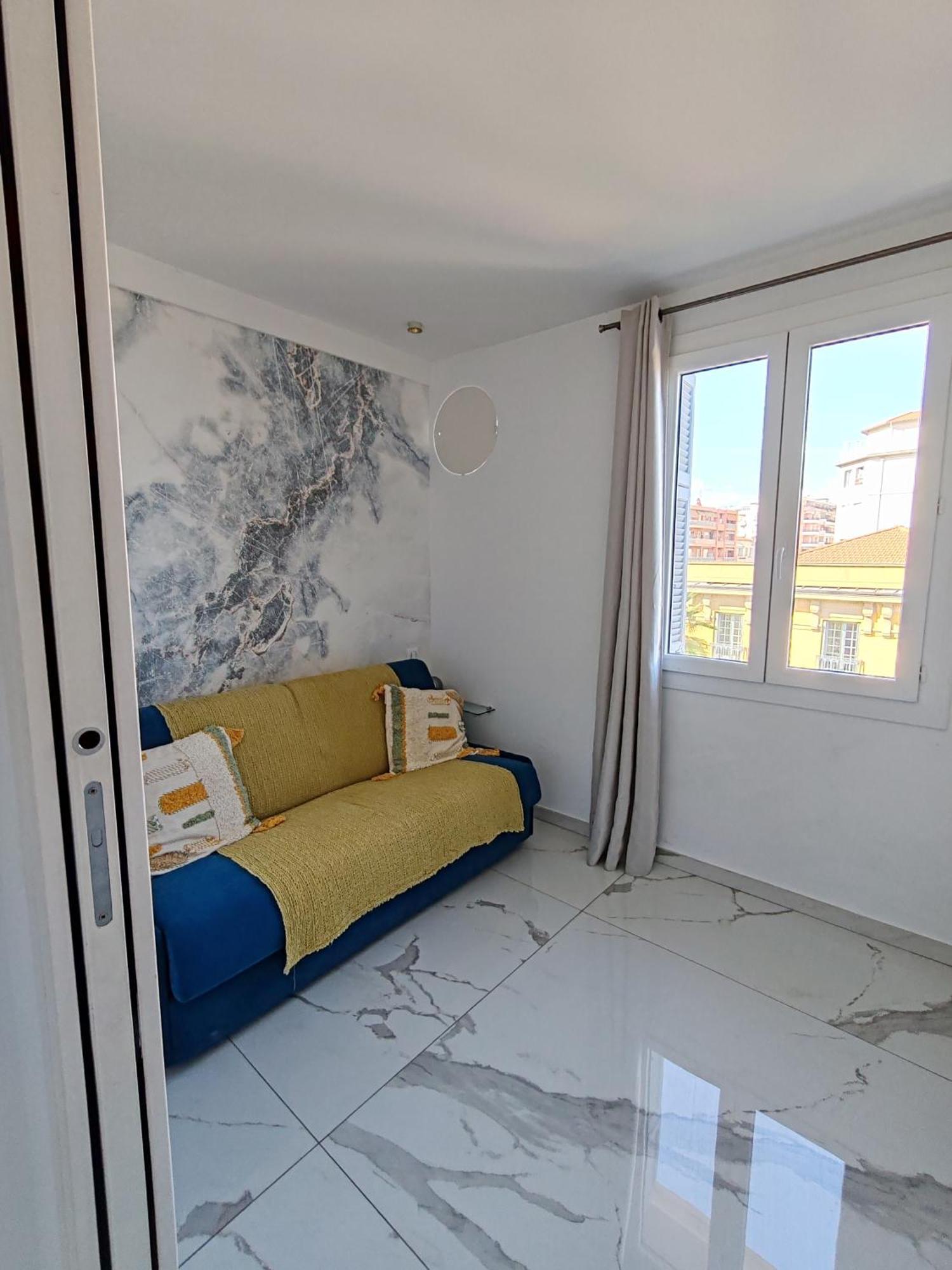 Beach Front, Superbe Appartement Pour 4 Personnes Nice Eksteriør billede