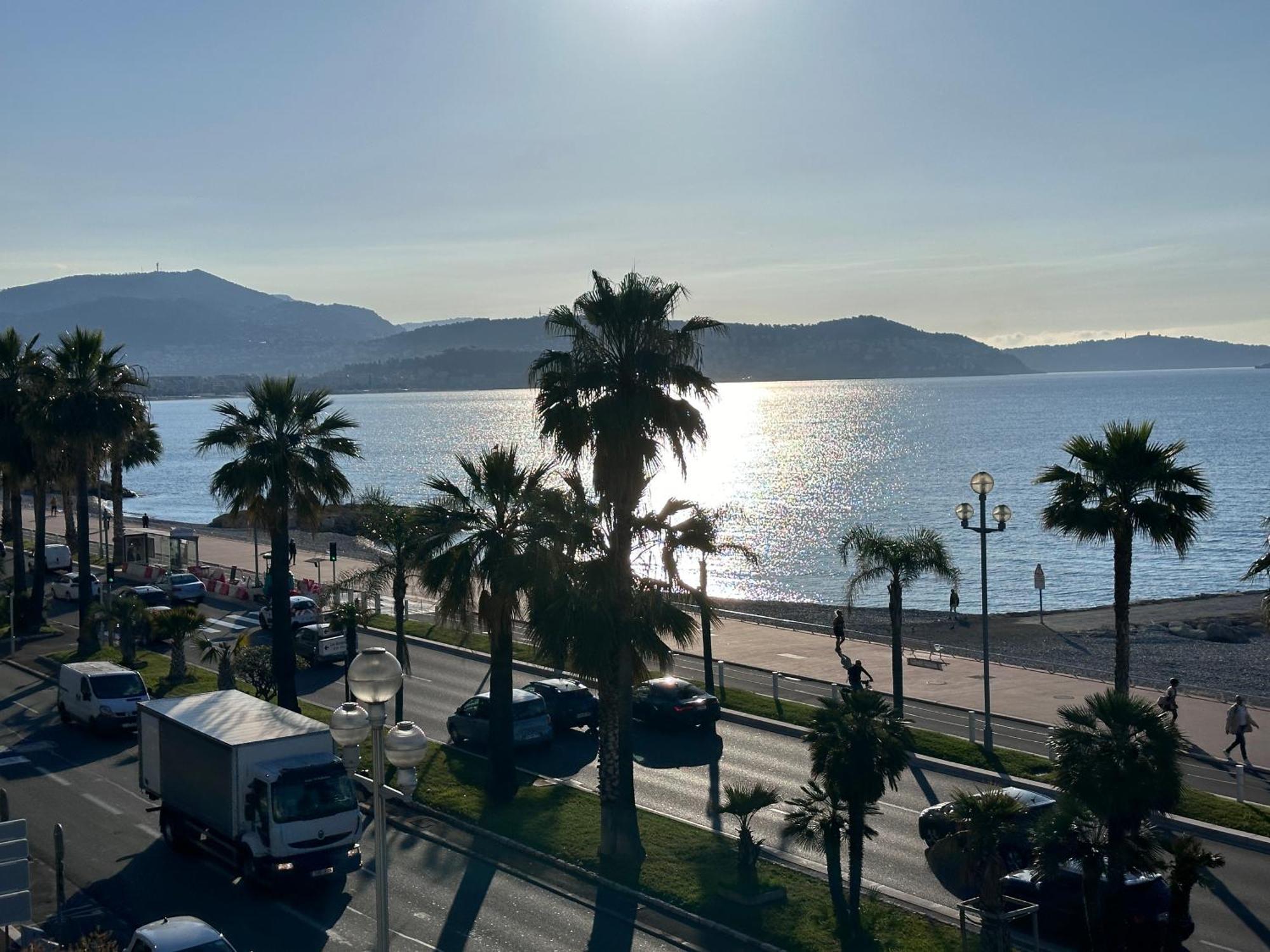 Beach Front, Superbe Appartement Pour 4 Personnes Nice Eksteriør billede