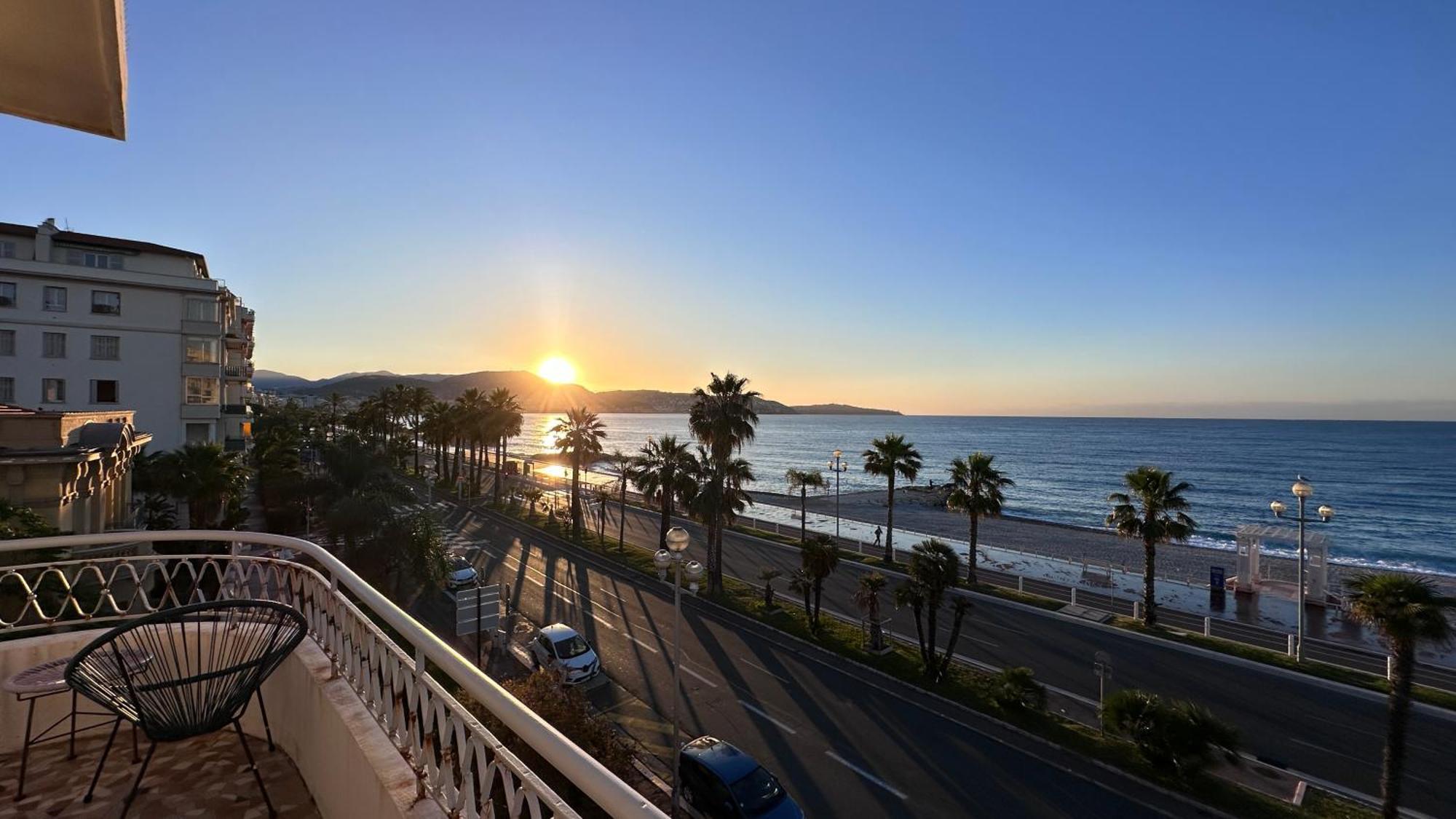 Beach Front, Superbe Appartement Pour 4 Personnes Nice Eksteriør billede