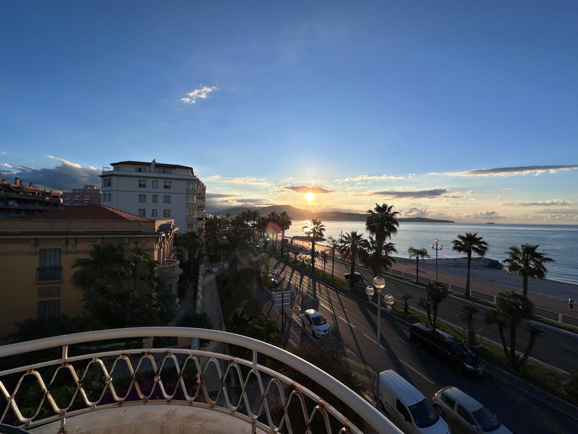 Beach Front, Superbe Appartement Pour 4 Personnes Nice Eksteriør billede