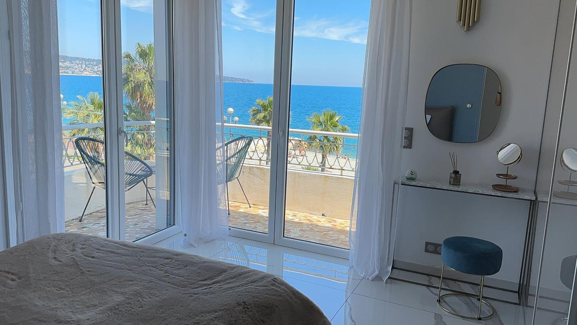 Beach Front, Superbe Appartement Pour 4 Personnes Nice Eksteriør billede