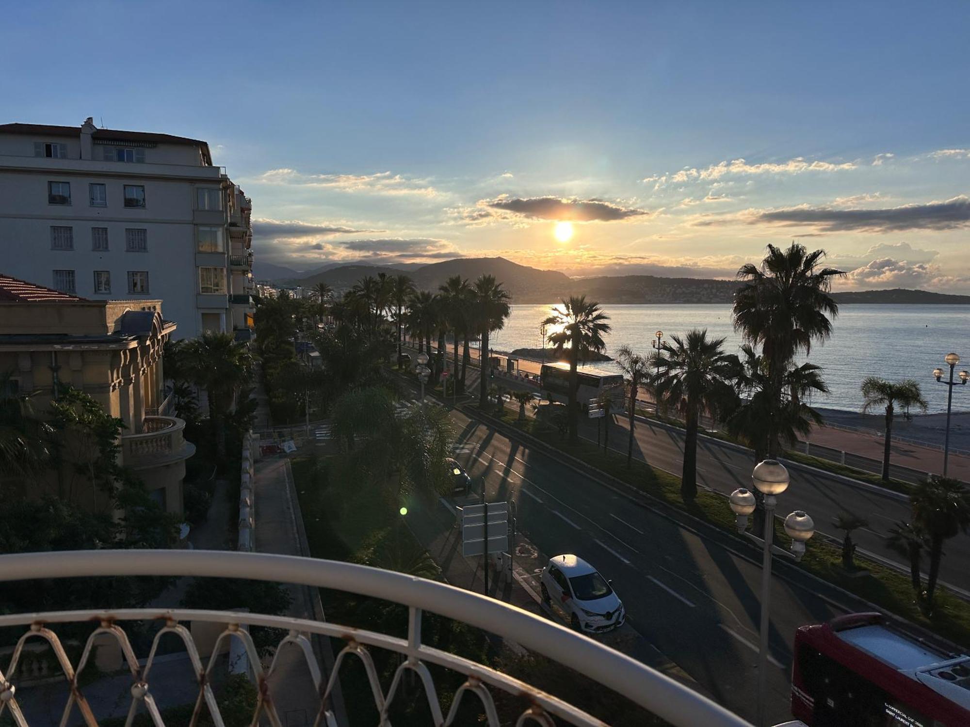 Beach Front, Superbe Appartement Pour 4 Personnes Nice Eksteriør billede