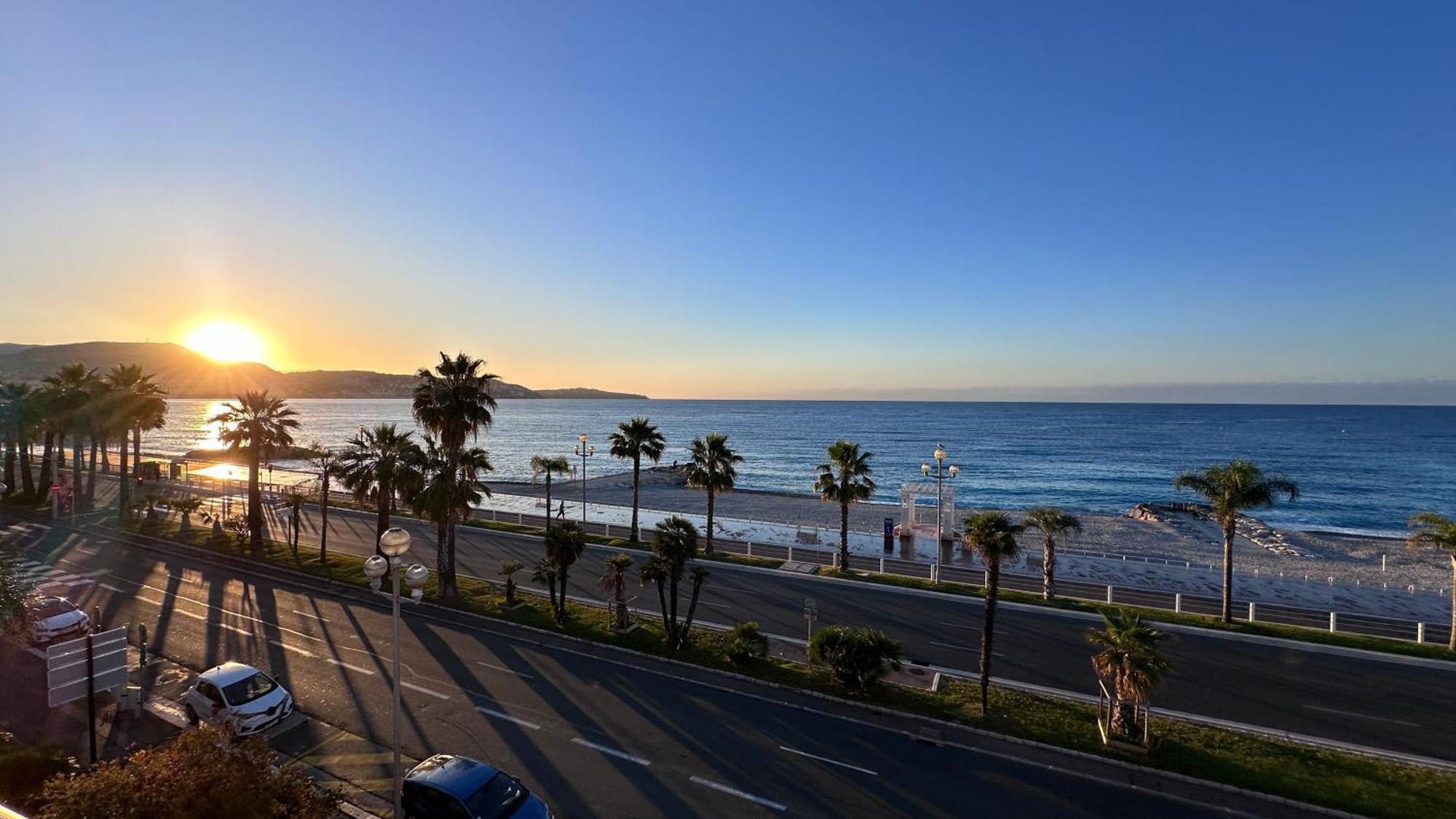 Beach Front, Superbe Appartement Pour 4 Personnes Nice Eksteriør billede